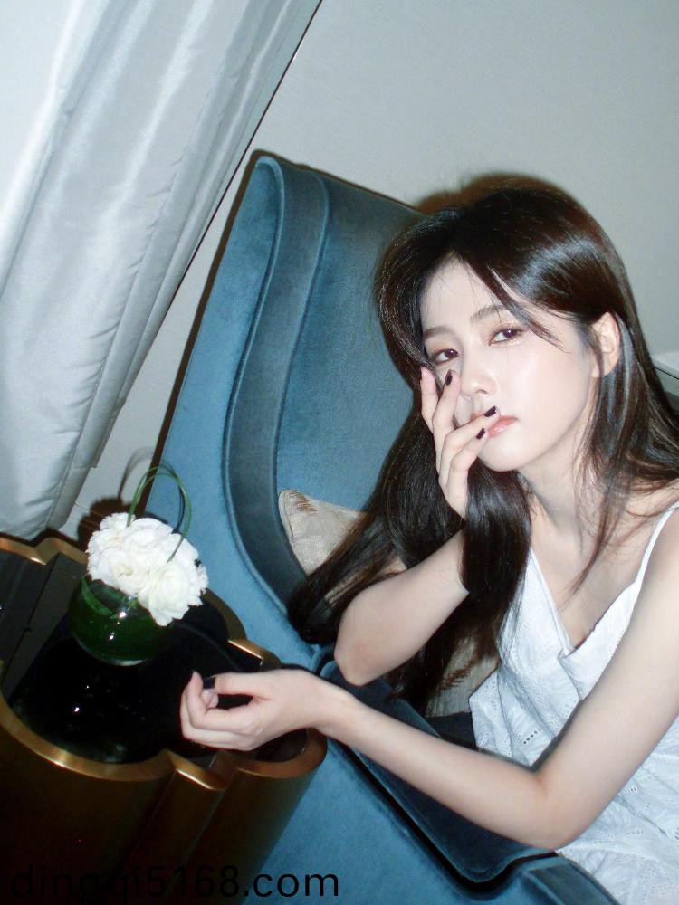 欧美歌曲穿红衣服的黑人